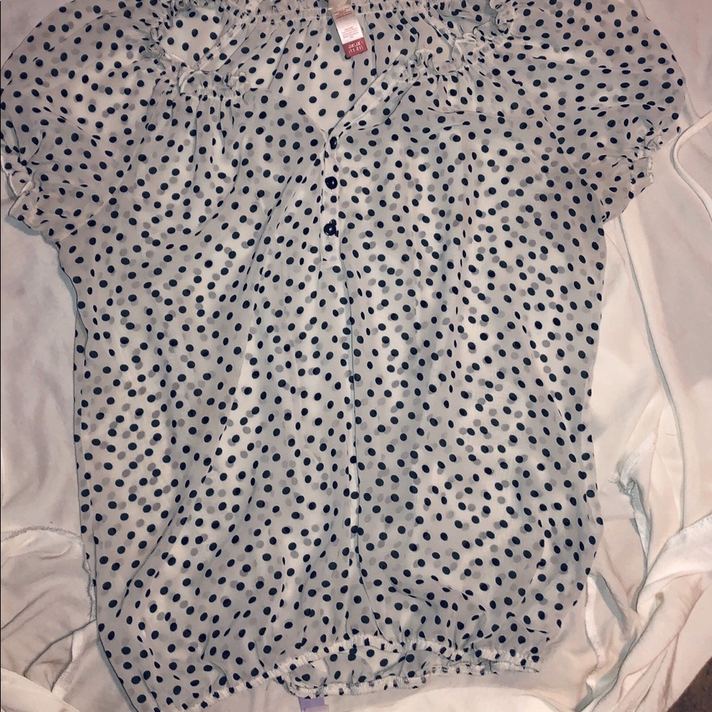Really cute top white with black dots